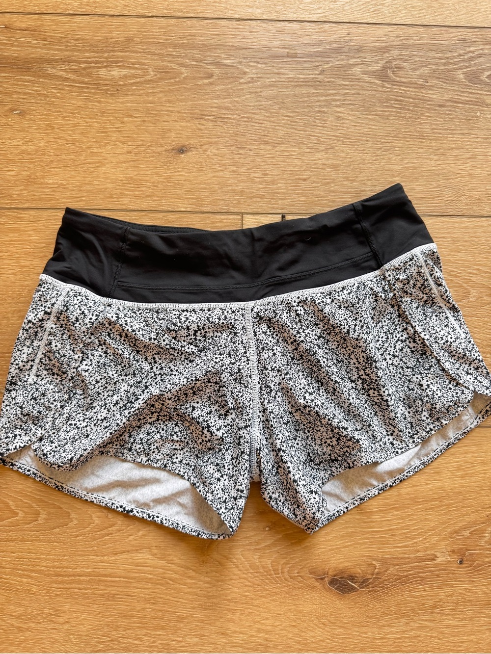 Lululemon speed up shorts size 6